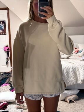 Universal Thread Cream Fleece Pullover Sweatshirt